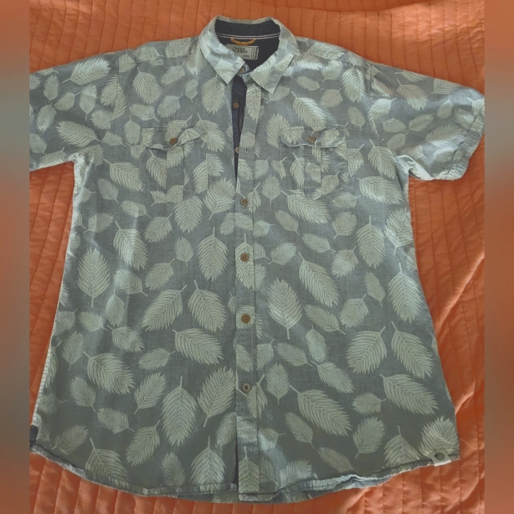 Free Planet Short Sleeve Button Down Shirt - Size L